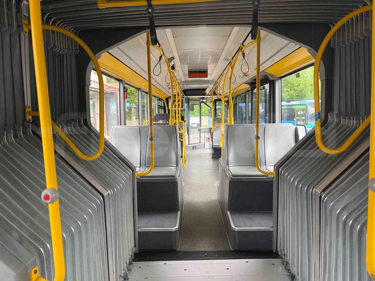 Mercedes-Benz Citaro O 530 G - Euro5 - 260kW - 17.940mt - forward view middle aisle