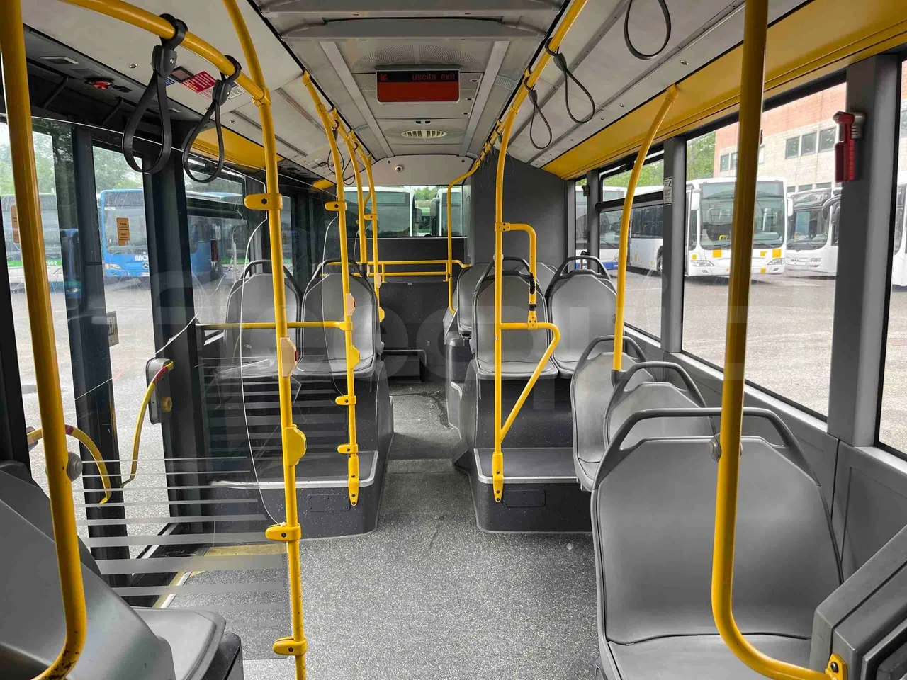 Mercedes-Benz Citaro O 530 G - Euro5 - 260kW - 17.940mt - reverse view middle aisle