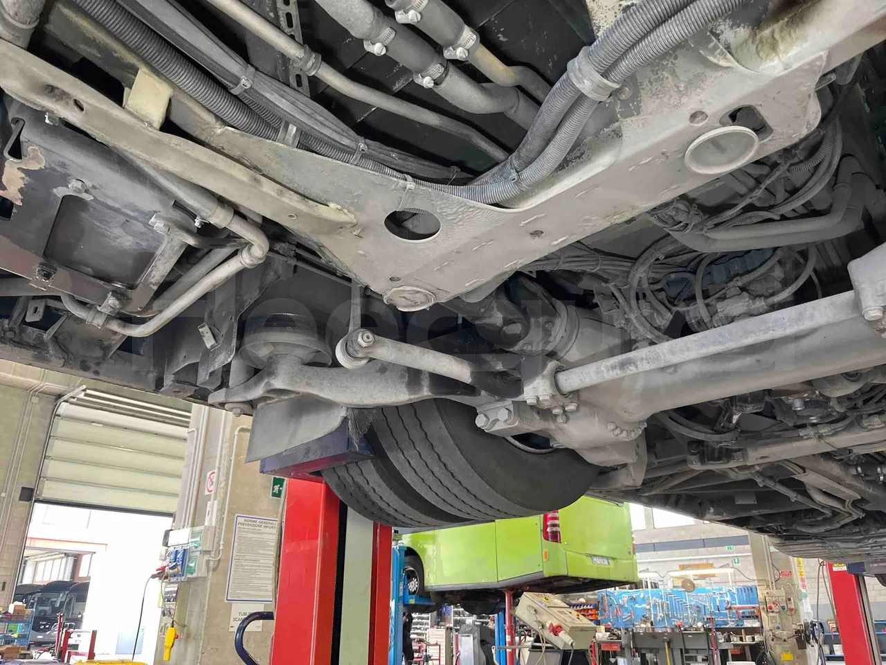 Mercedes-Benz Citaro O 530 G - Euro5 - 260kW - 17.940mt - axel 3 leaf spring left