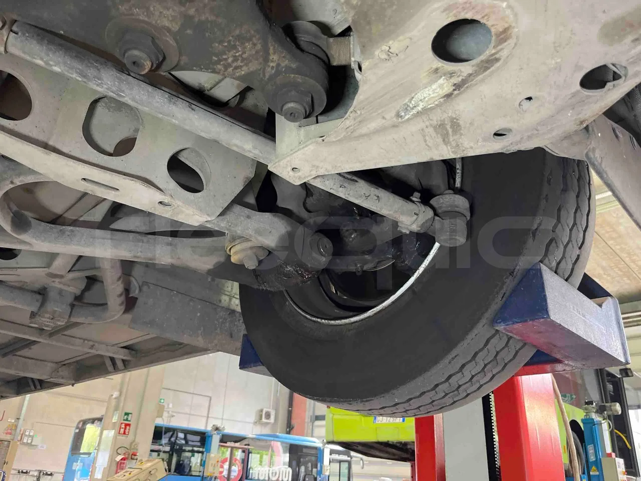Mercedes-Benz Citaro O 530 G - Euro5 - 260kW - 17.940mt - front axle left side