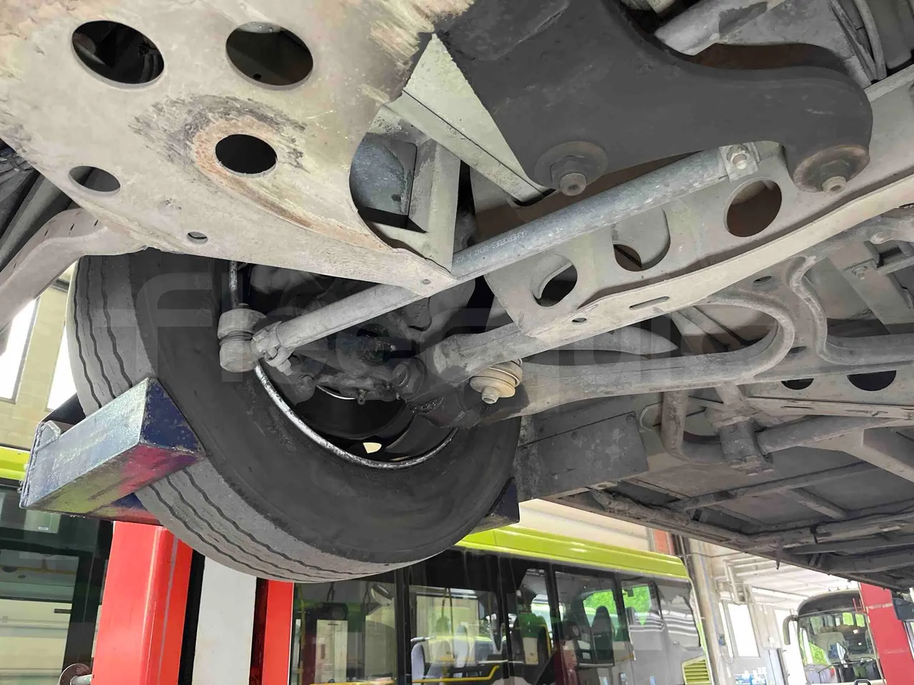 Mercedes-Benz Citaro O 530 G - Euro5 - 260kW - 17.940mt - front axle right side