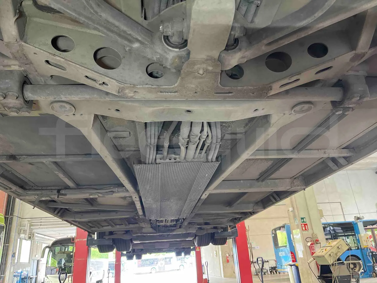 Mercedes-Benz Citaro O 530 G - Euro5 - 260kW - 17.940mt - central undercarriage photo