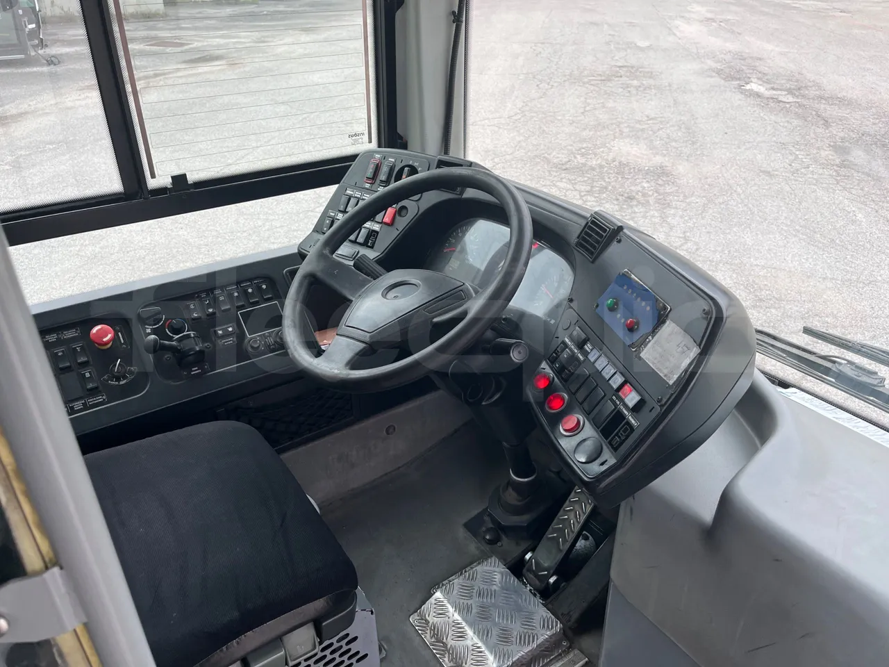 Iveco Citelis PS09D5/A/83 - EUR5 - 213kW - 10.46m CNG - buttons panels on
