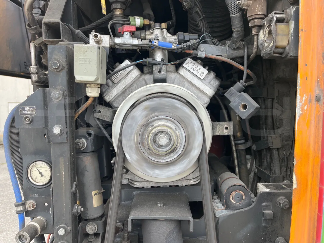 Iveco Citelis PS09D5/A/83 - EUR5 - 213kW - 10.46m CNG - air conditioning compressor