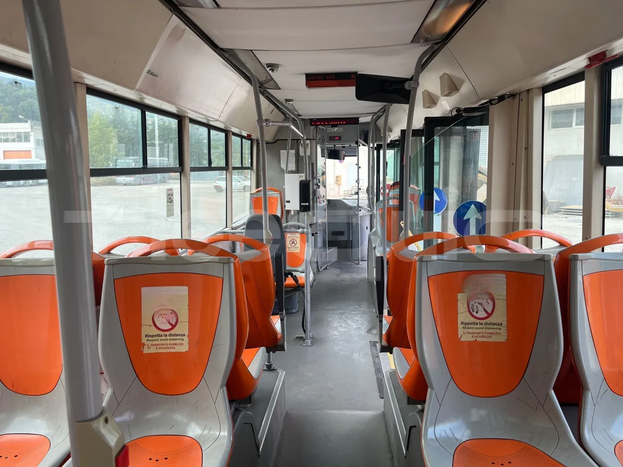 Iveco Citelis PS09D5/A/83 - EUR5 - 213kW - 10.46m CNG - forward view middle aisle