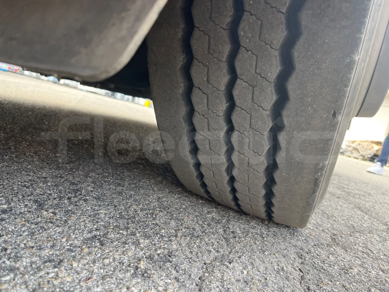 Iveco Citelis PS09D5/A/83 - EUR5 - 213kW - 10.46m CNG - tread condition front tires right