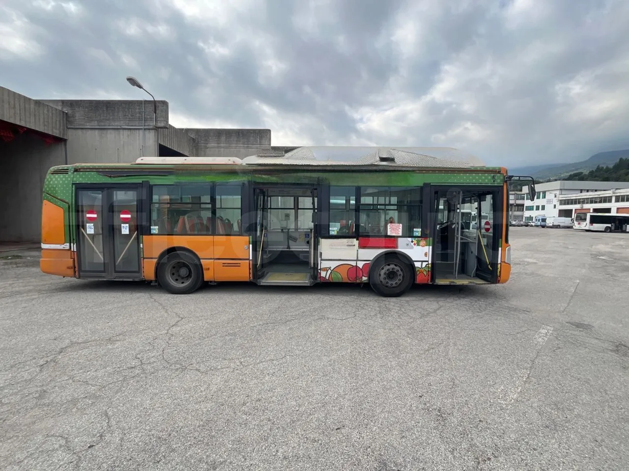 Iveco Citelis PS09D5/A/83 - EUR5 - 213kW - 10.46m CNG - right side doors open