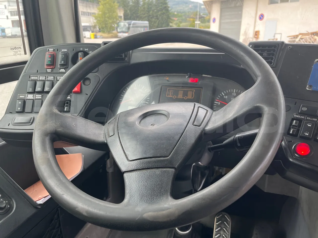 Iveco Citelis PS09D5/A/83 - EUR5 - 213kW - 10.46m CNG - steering wheel photo