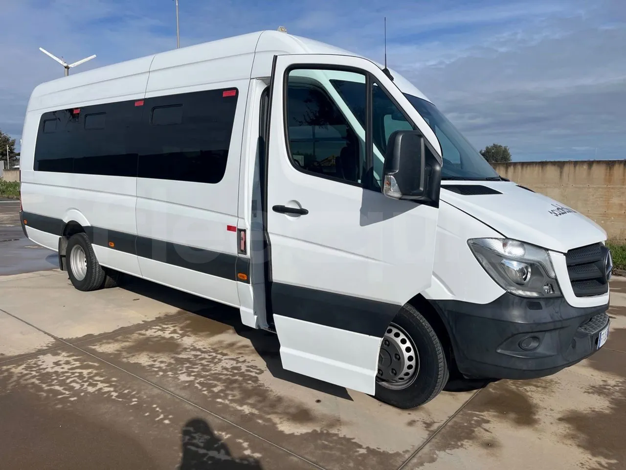 Mercedes-Benz Sprinter  906BB50-2 BUZOLA - Euro6 - 120kW - 7.361mt - 3/4 right front doors open