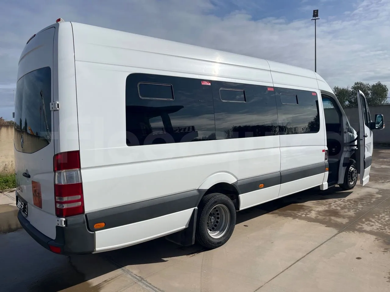 Mercedes-Benz Sprinter  906BB50-2 BUZOLA - Euro6 - 120kW - 7.361mt - 3/4 right rear doors open