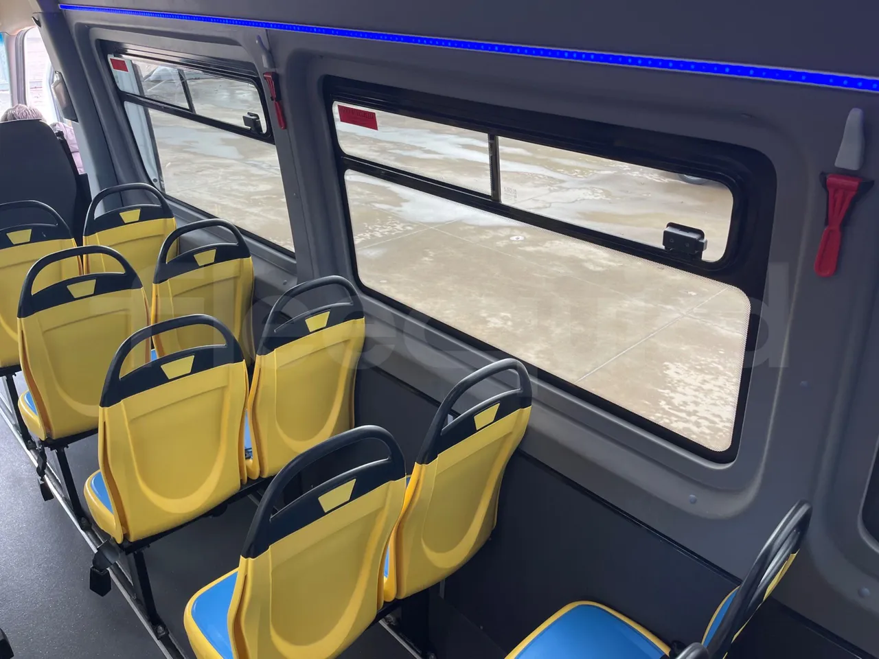 Mercedes-Benz Sprinter  906BB50-2 BUZOLA - Euro6 - 120kW - 7.361mt - seat brackets photo