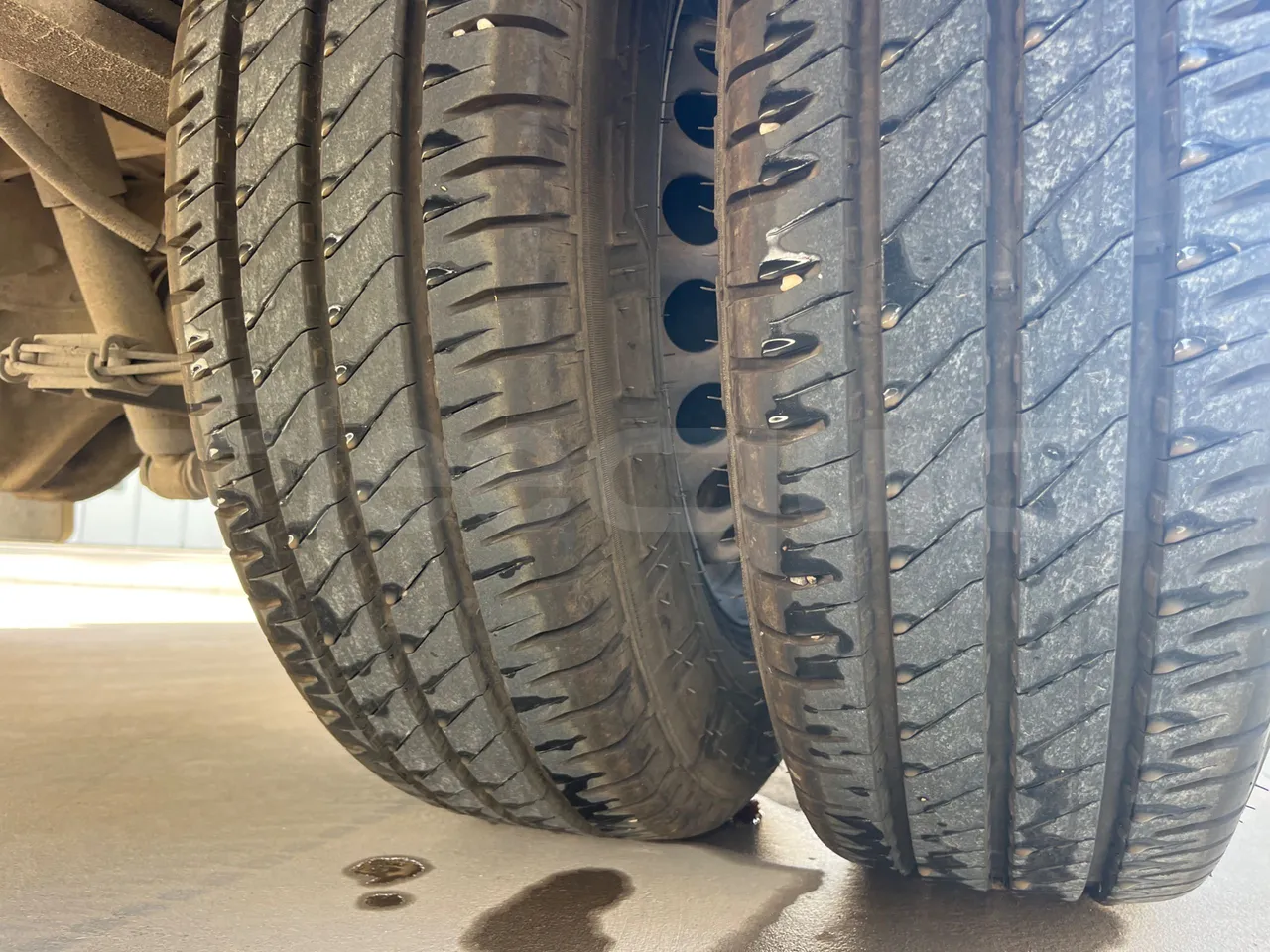 Mercedes-Benz Sprinter  906BB50-2 BUZOLA - Euro6 - 120kW - 7.361mt - tread condition front tires left