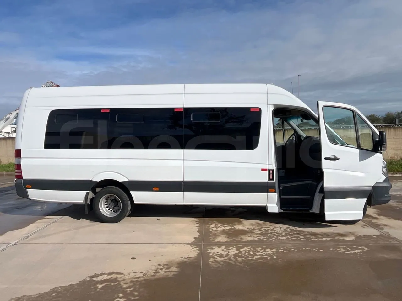 Mercedes-Benz Sprinter  906BB50-2 BUZOLA - Euro6 - 120kW - 7.361mt - right side doors open