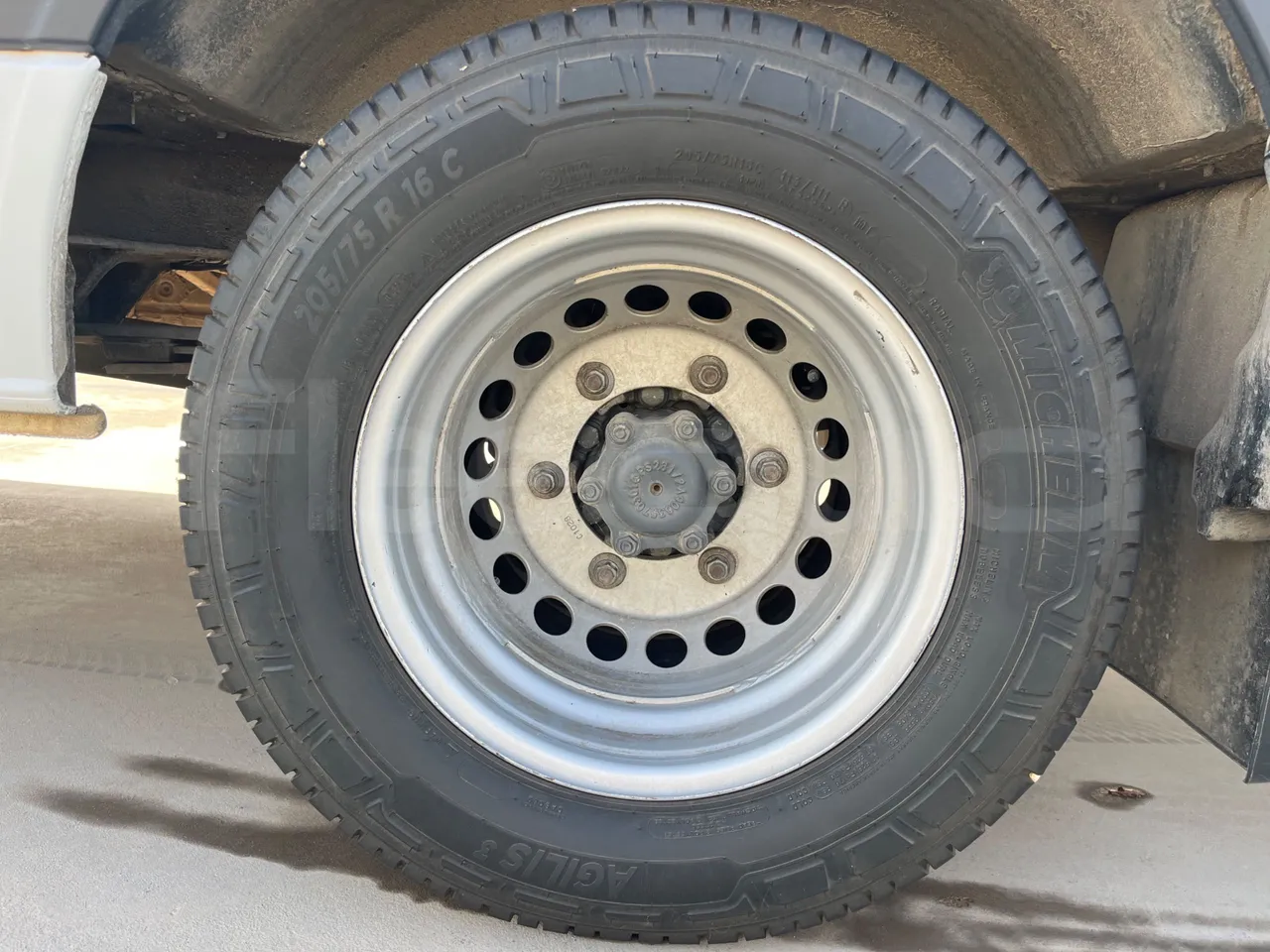 Mercedes-Benz Sprinter  906BB50-2 BUZOLA - Euro6 - 120kW - 7.361mt - rear left tire photo