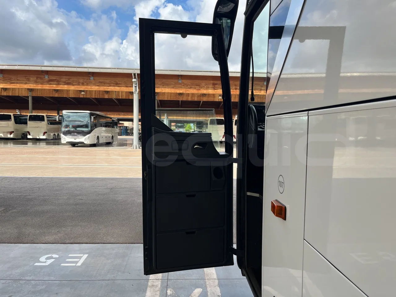 Setra S415 - Image