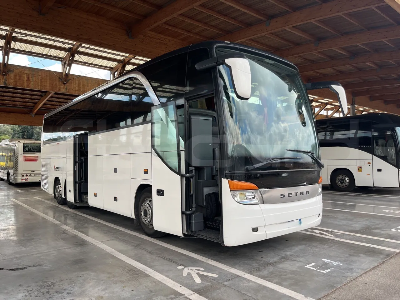 Setra S415 - 3/4 Front Right Side Doors Open