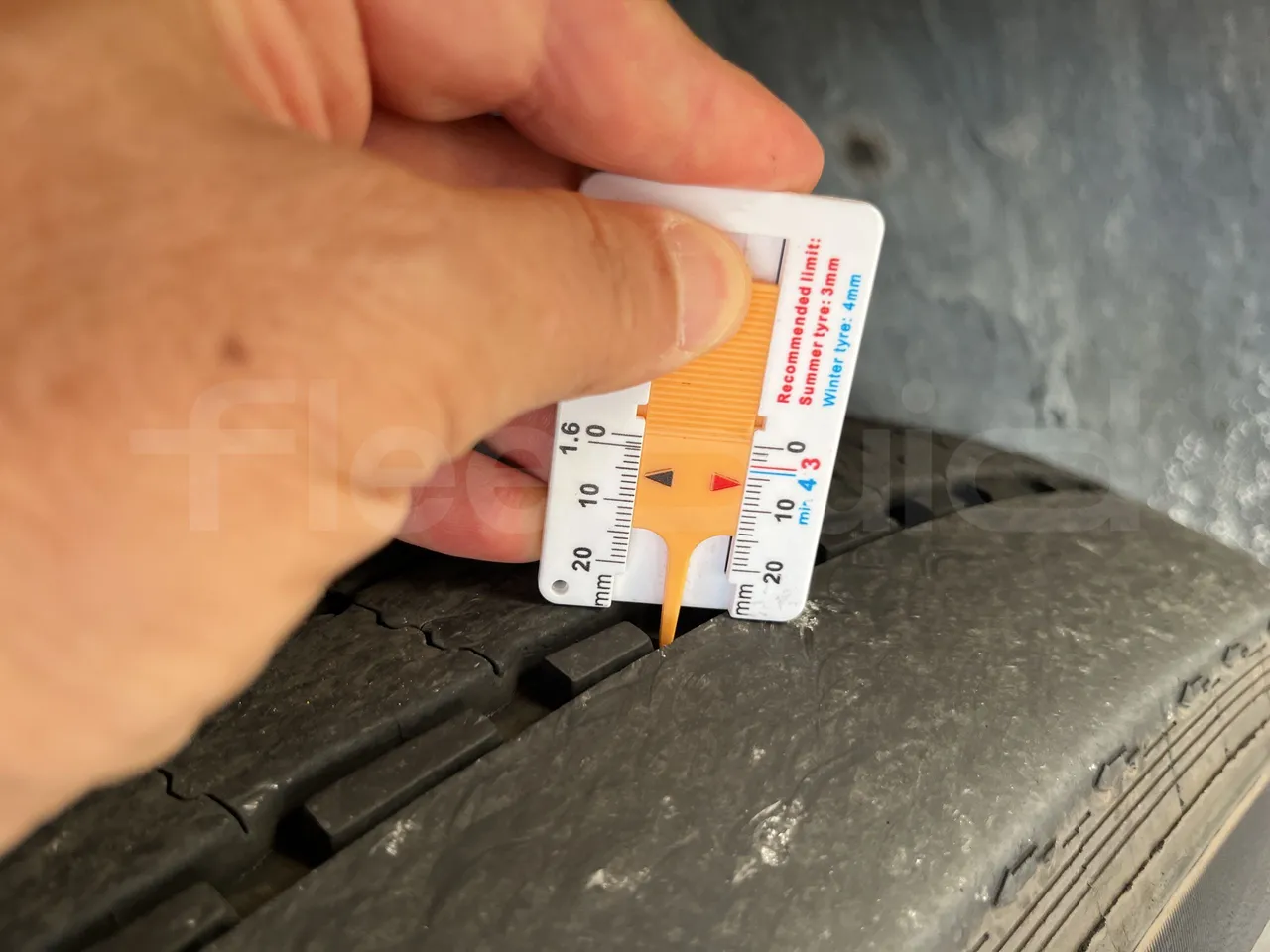 Setra S415 - First Axle Left Side: Tyre Thickness