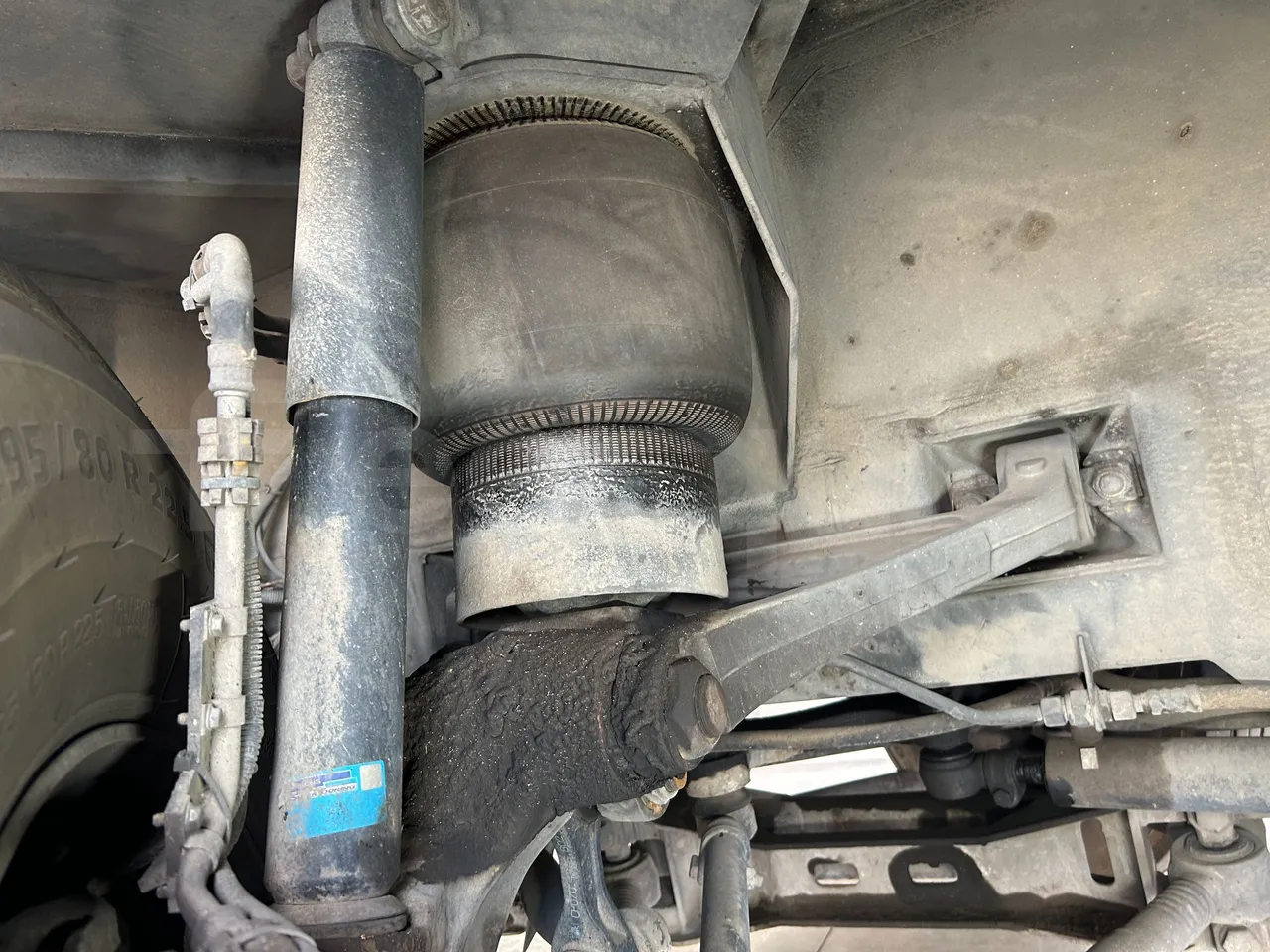 Setra S415 - First Axle Shock Absorbers Left Side