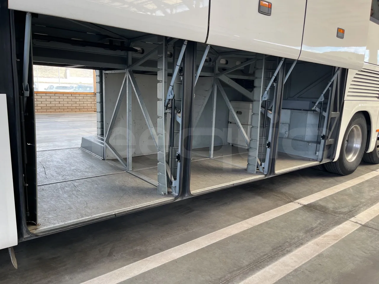 Setra S415 - Luggage