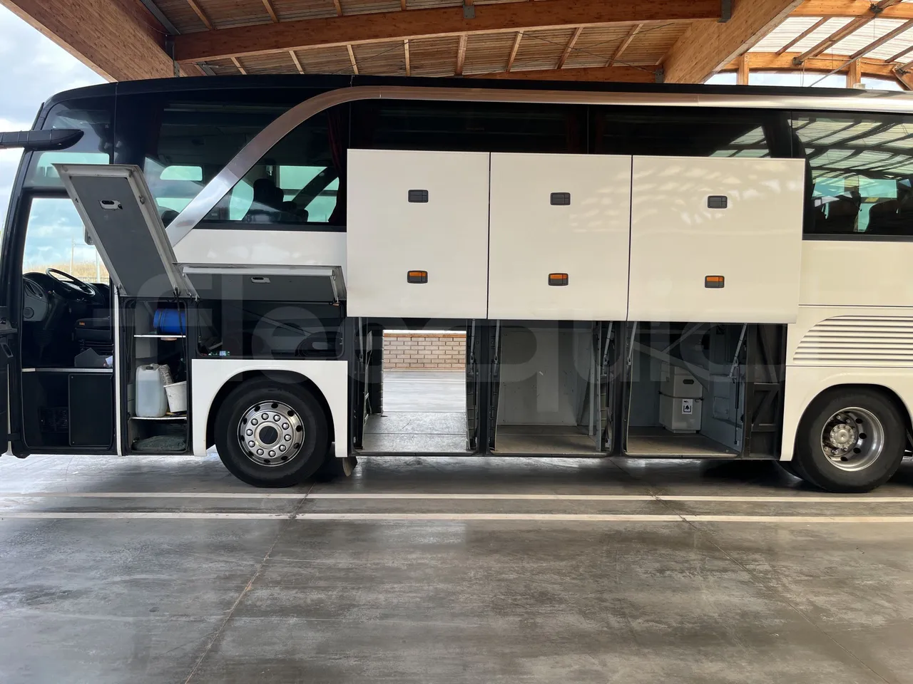 Setra S415 - Luggage Rack Left Side