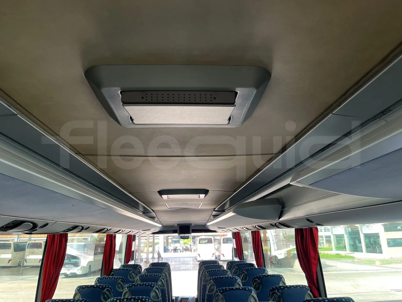 Setra S415 - Monitor
