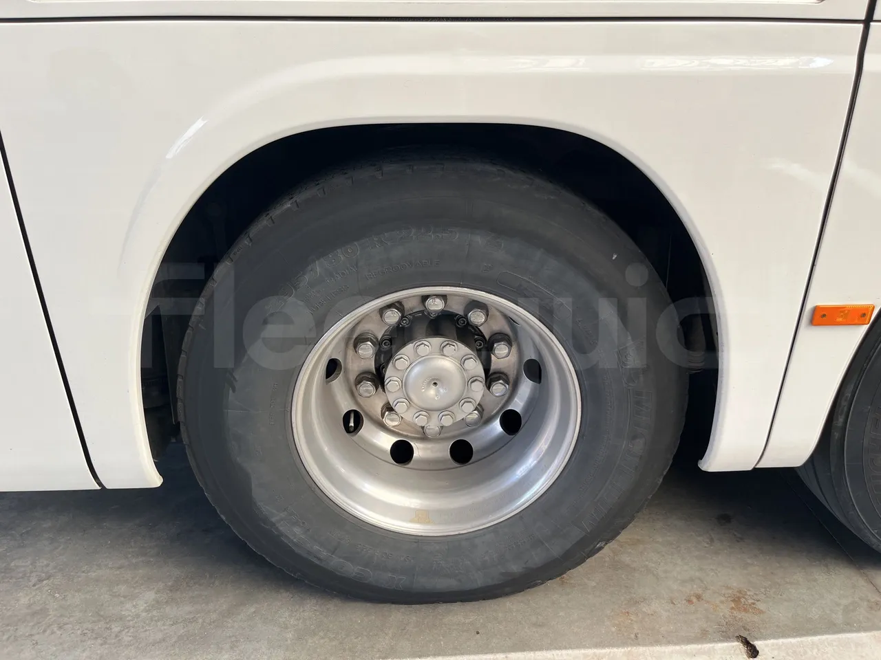 Setra S415 - Second Axle Left Side: Complete Wheel