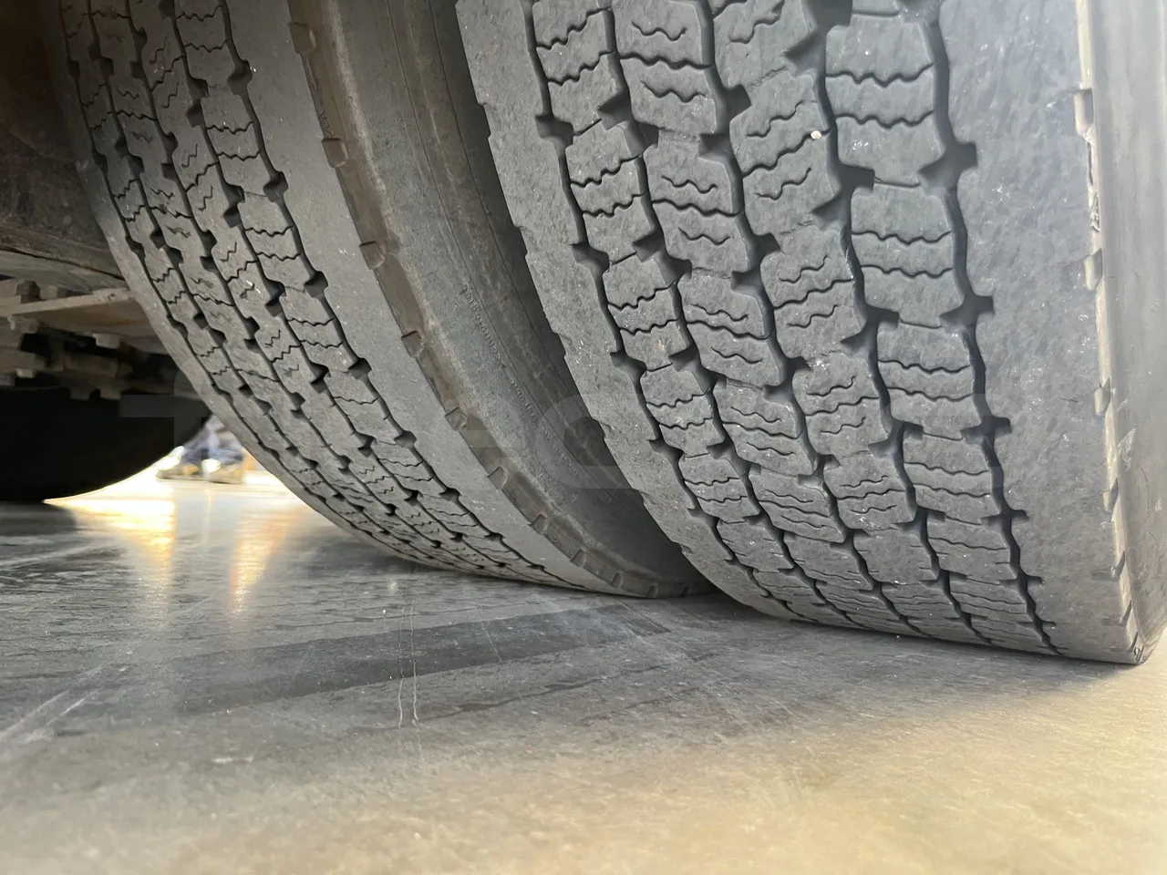 Setra S415 - Second Axle Left Side: Tyre Tread