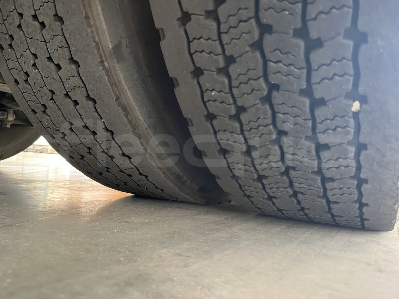 Setra S415 - Second Axle Right Side: Tyre Tread