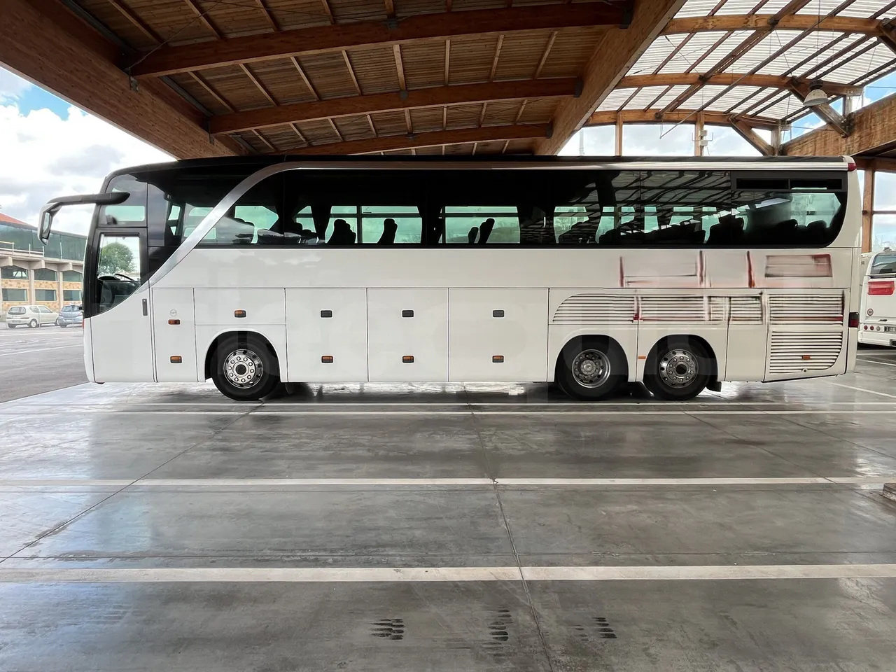 Setra S415 - Left Side