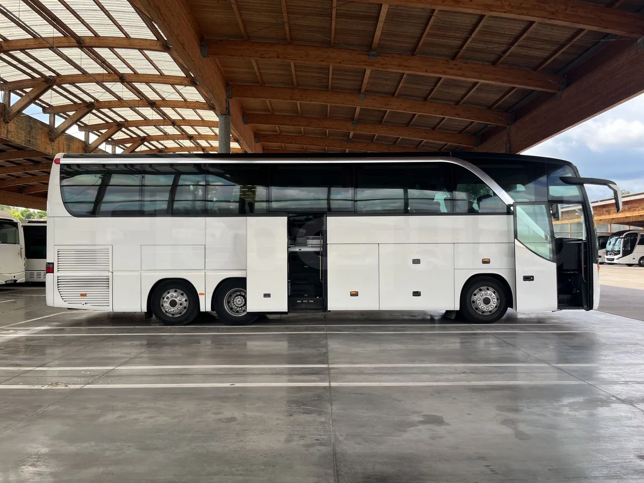 Setra S415 - Right Side Doors Open