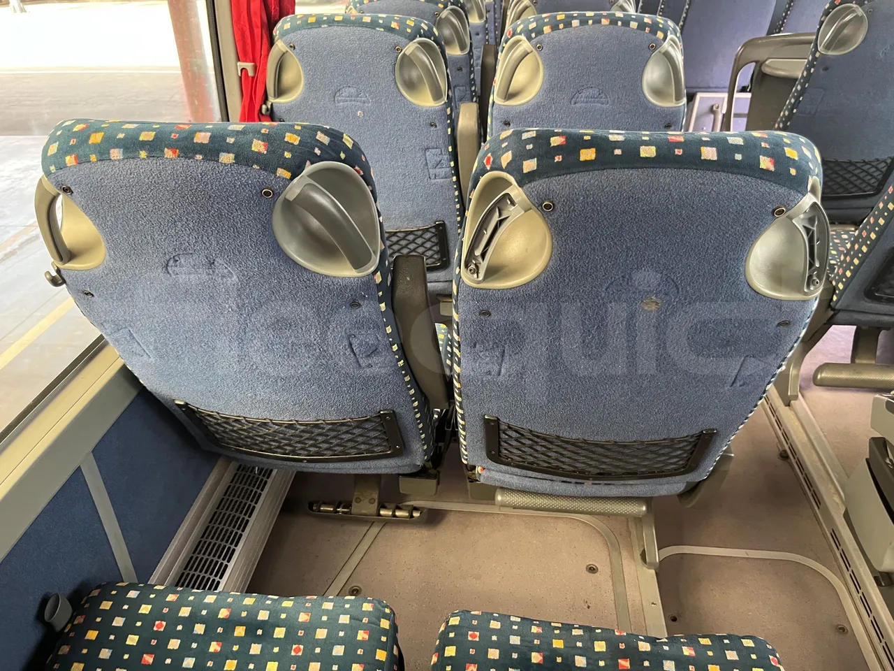 Setra S415 - Table