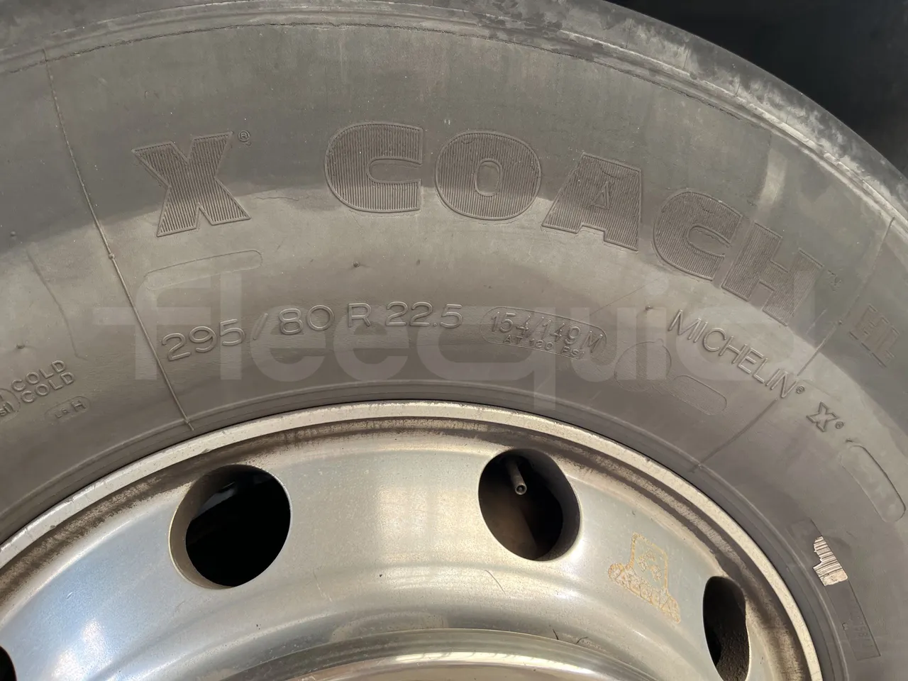 Setra S415 - Third Axle Left Side: Tyre Size