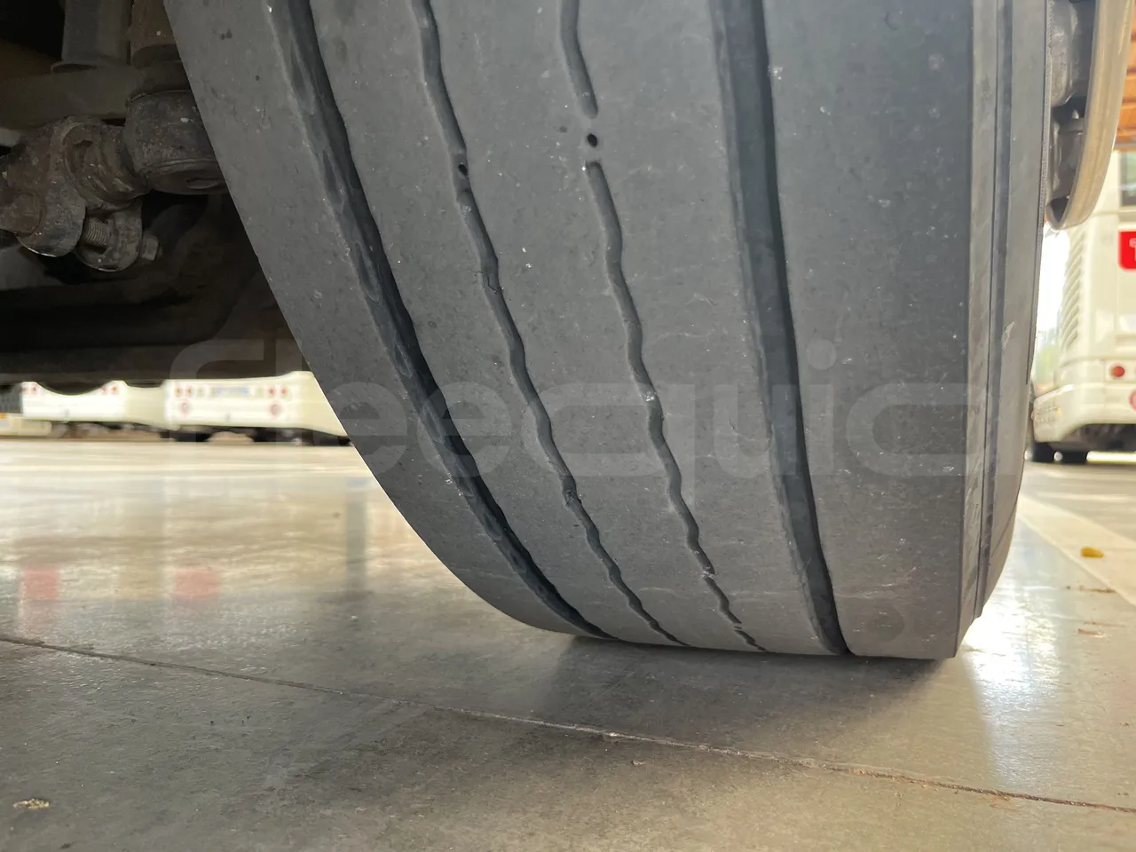 Setra S415 - Third Axle Left Side: Tyre Tread