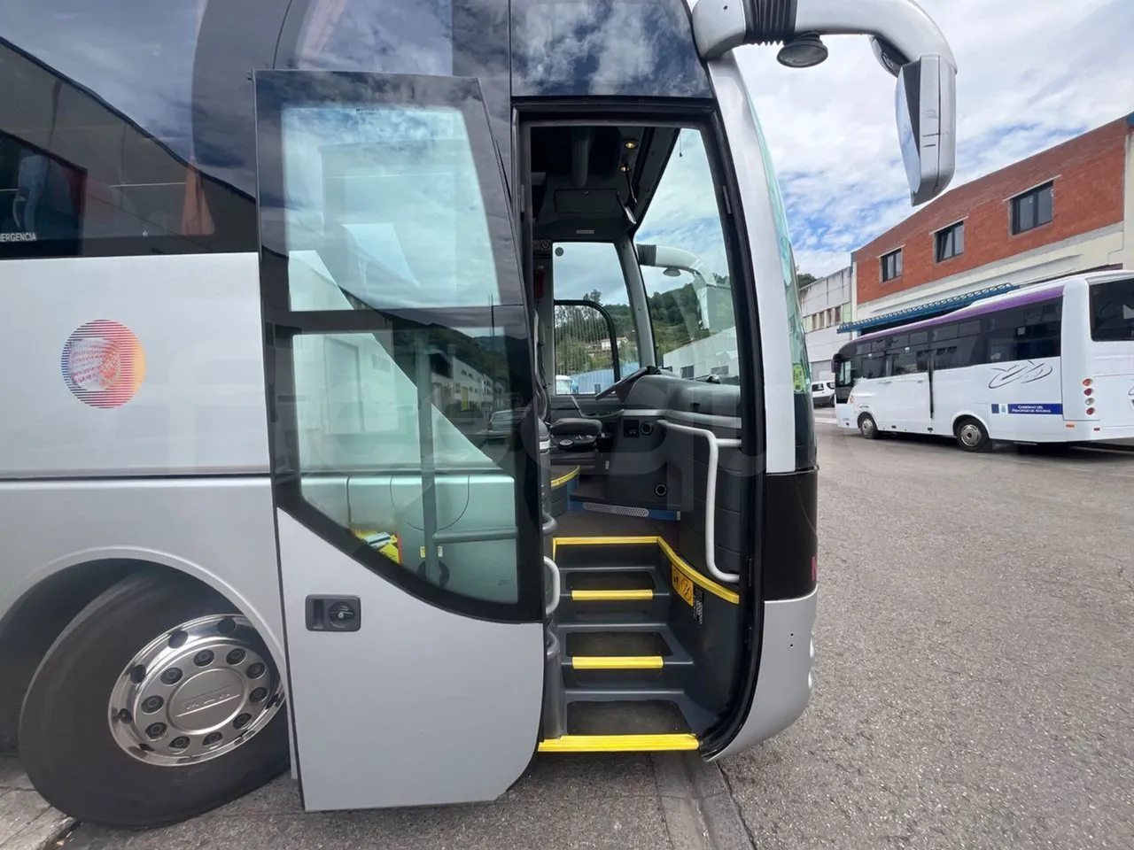 Man Lion's Coach L-440/ Euro 5 - 324 Kw - 13.8 Mt - front door 1 open