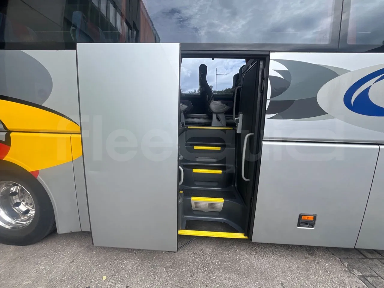 Man Lion's Coach L-440/ Euro 5 - 324 Kw - 13.8 Mt - front door 2 open