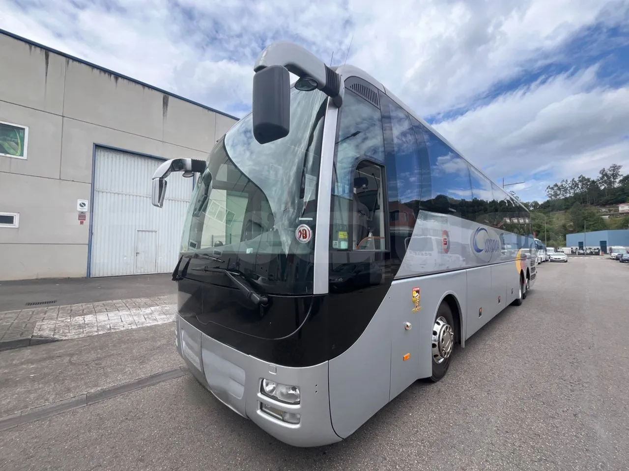 Man Lion's Coach L-440/ Euro 5 - 324 Kw - 13.8 Mt - 3/4 front left