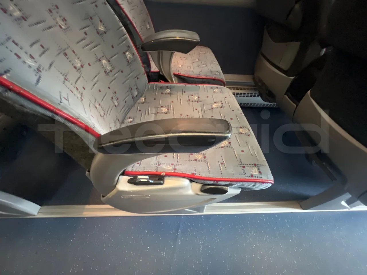 Man Lion's Coach L-440/ Euro 5 - 324 Kw - 13.8 Mt - armrest detail photo