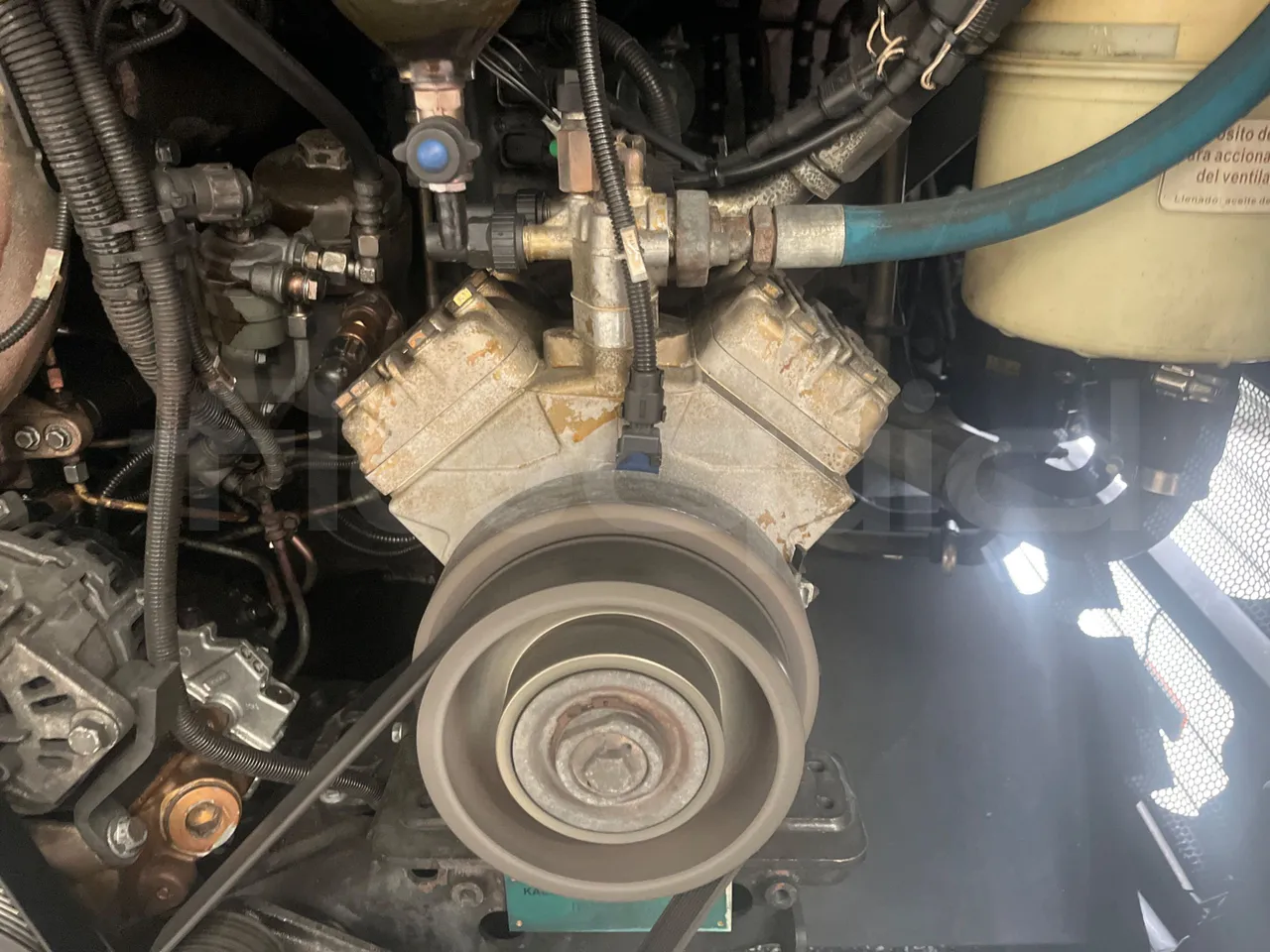 Man Lion's Coach L-440/ Euro 5 - 324 Kw - 13.8 Mt - air conditioning compressor