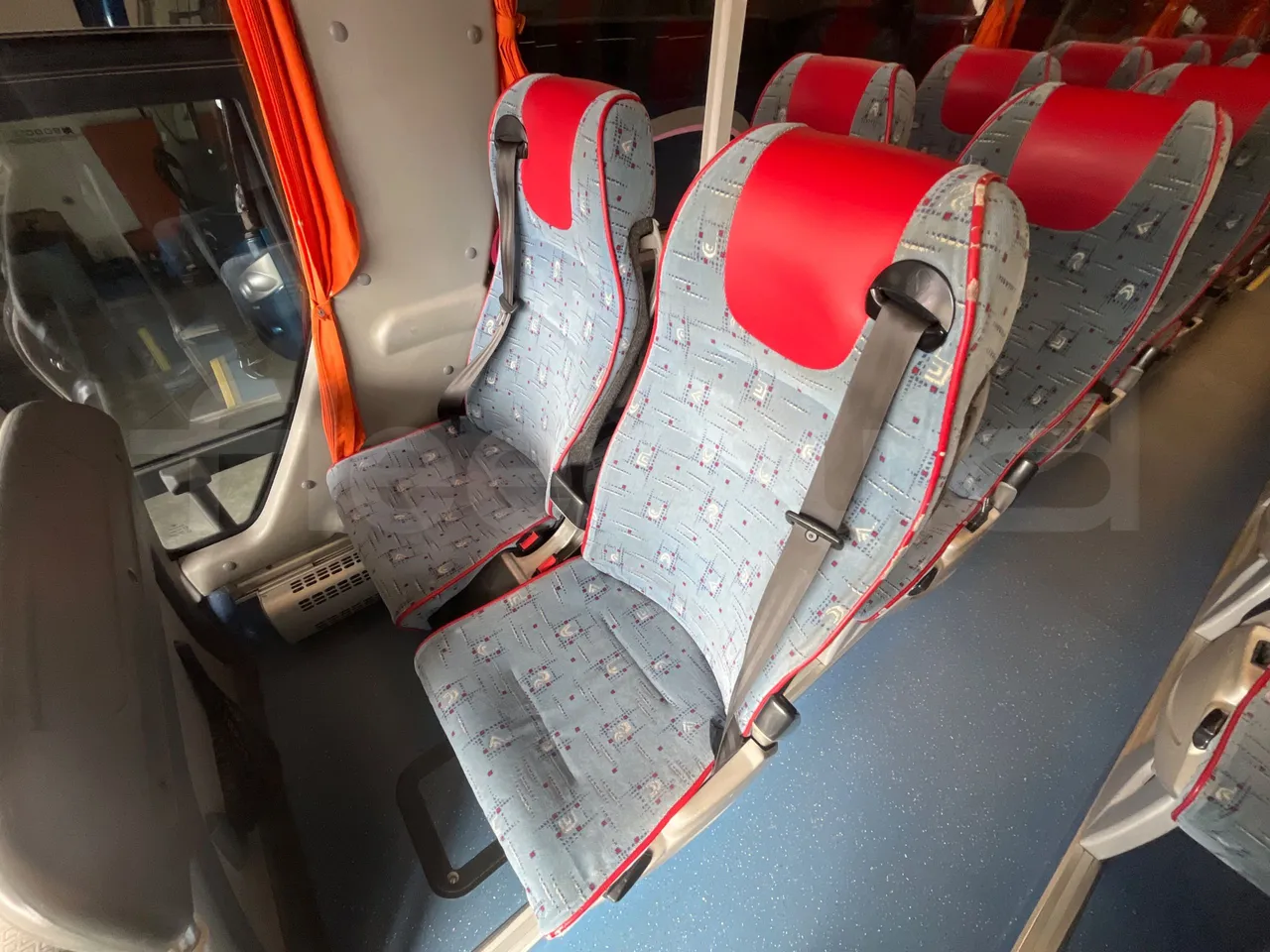 Man Lion's Coach L-440/ Euro 5 - 324 Kw - 13.8 Mt - single seat detail