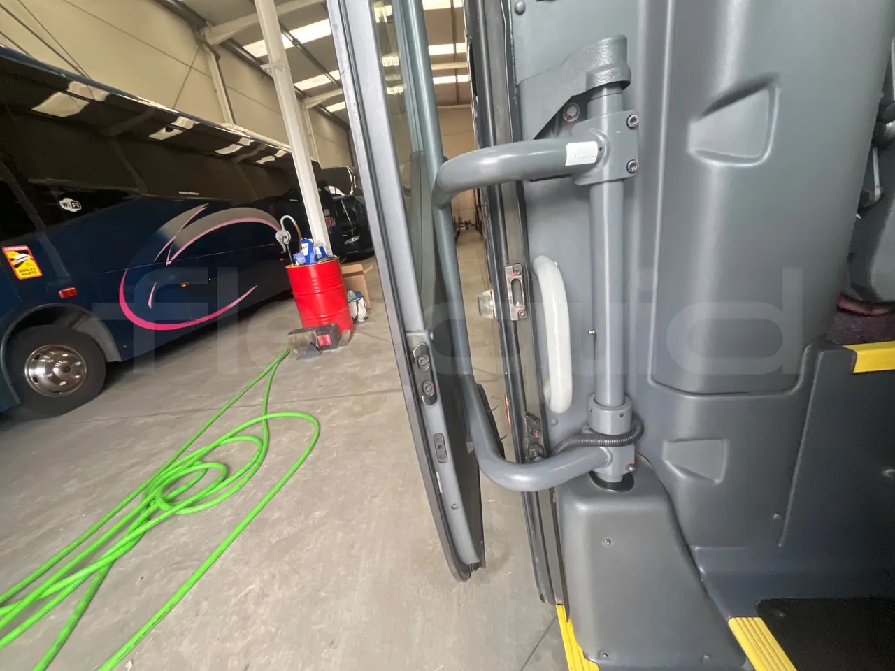Man Lion's Coach L-440/ Euro 5 - 324 Kw - 13.8 Mt - door mechanism photo