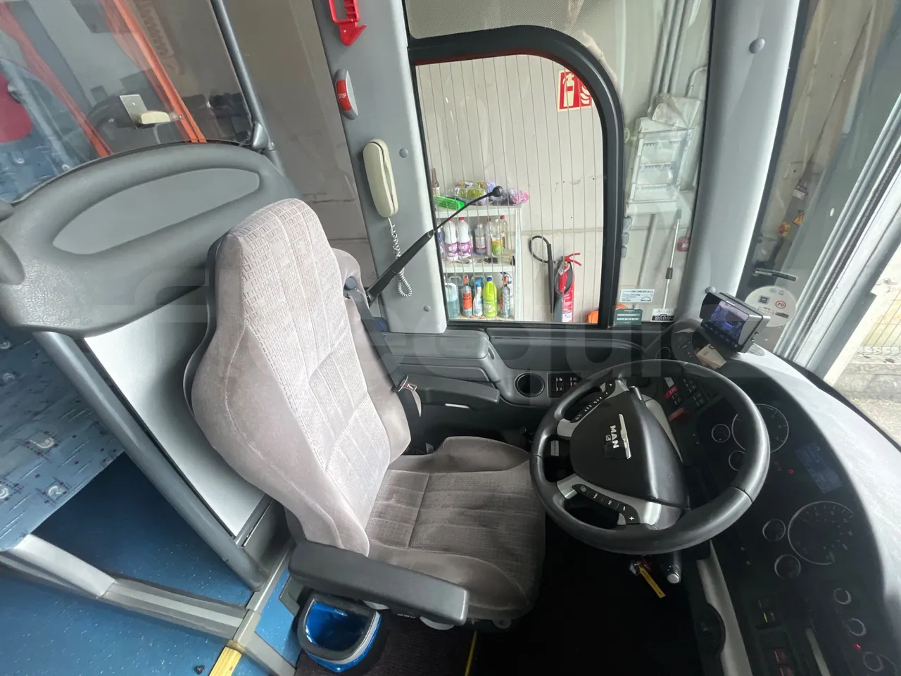 Man Lion's Coach L-440/ Euro 5 - 324 Kw - 13.8 Mt - driver's seat photo