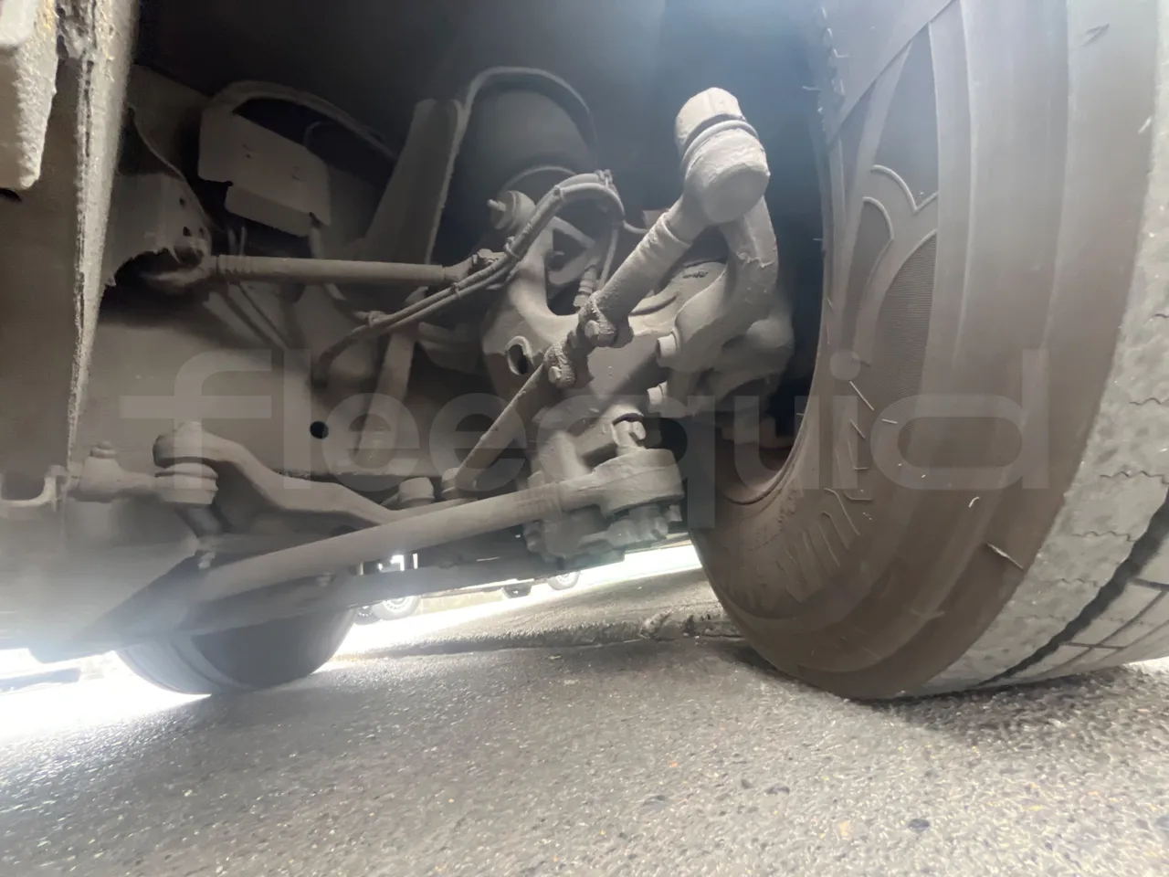 Man Lion's Coach L-440/ Euro 5 - 324 Kw - 13.8 Mt - front air springs right