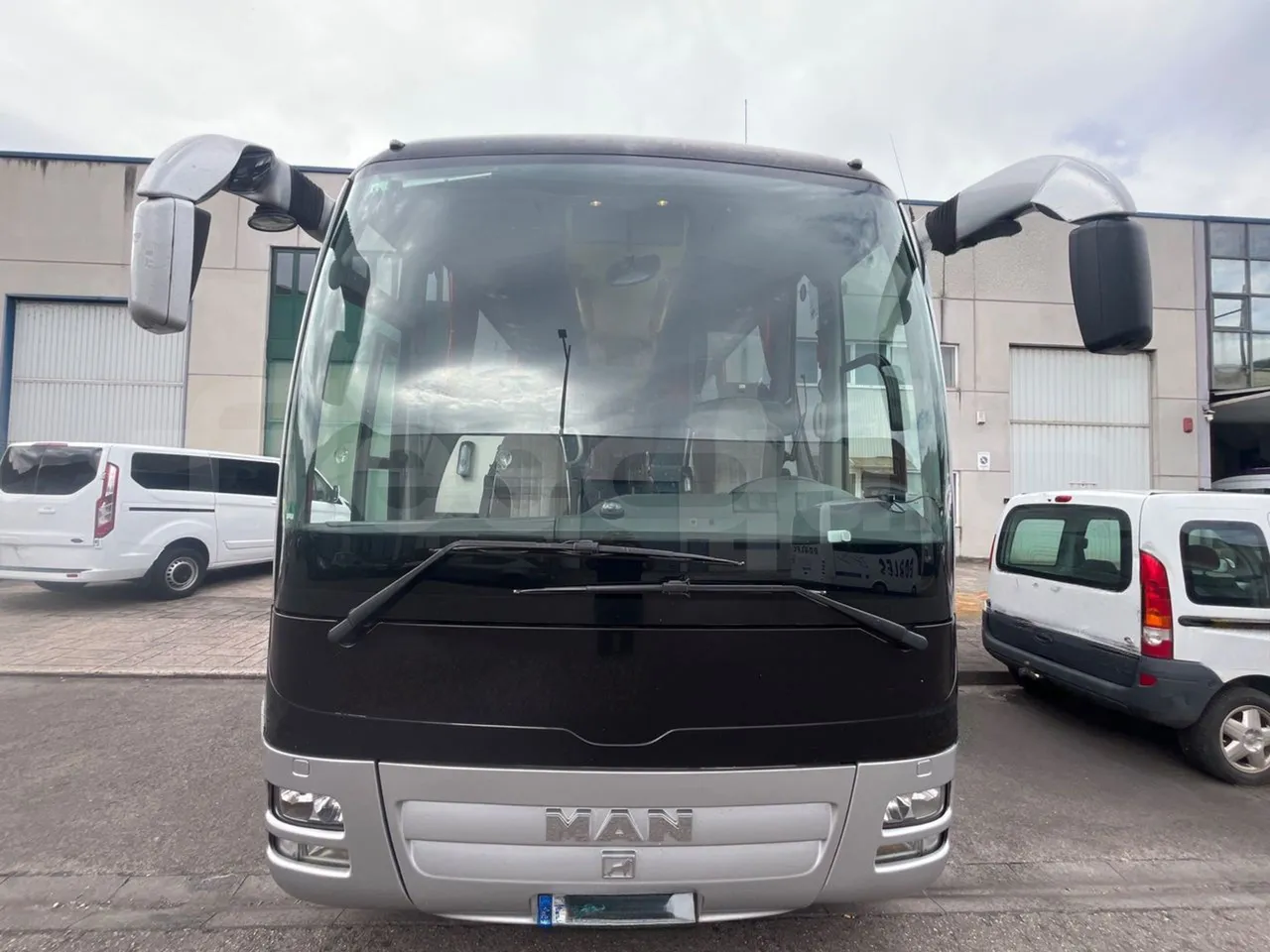 Man Lion's Coach L-440/ Euro 5 - 324 Kw - 13.8 Mt - front photo