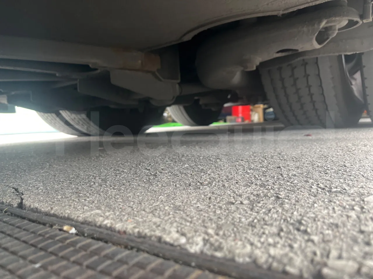 Man Lion's Coach L-440/ Euro 5 - 324 Kw - 13.8 Mt - front shock absorbers left