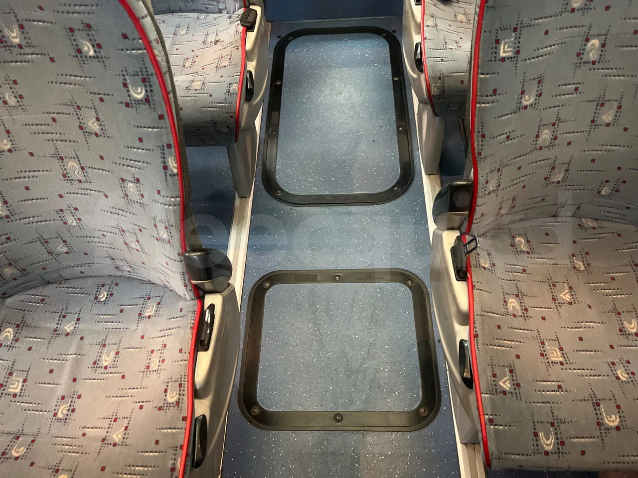 Man Lion's Coach L-440/ Euro 5 - 324 Kw - 13.8 Mt - floor hatches photo