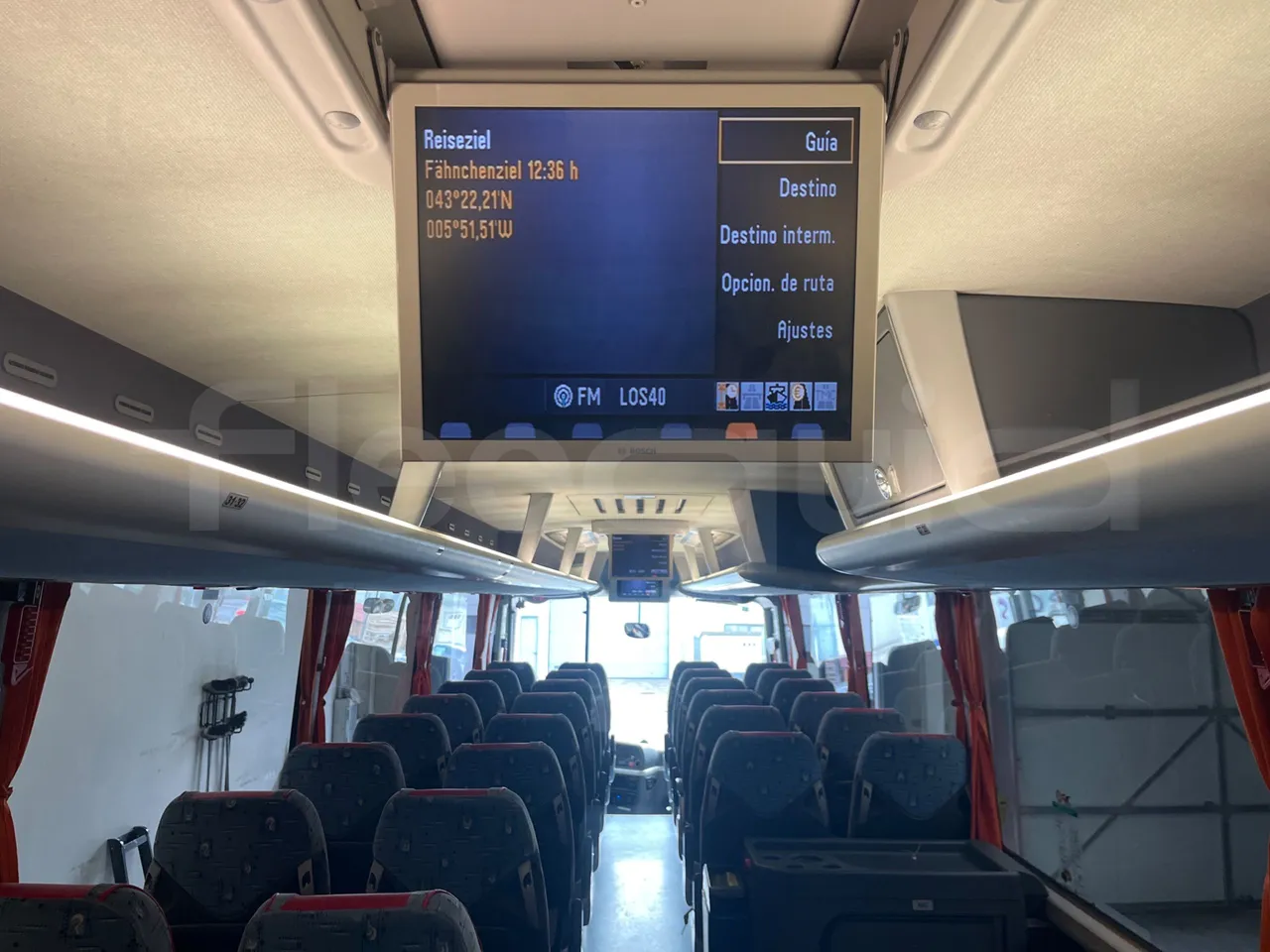 Man Lion's Coach L-440/ Euro 5 - 324 Kw - 13.8 Mt - monitor detail photo