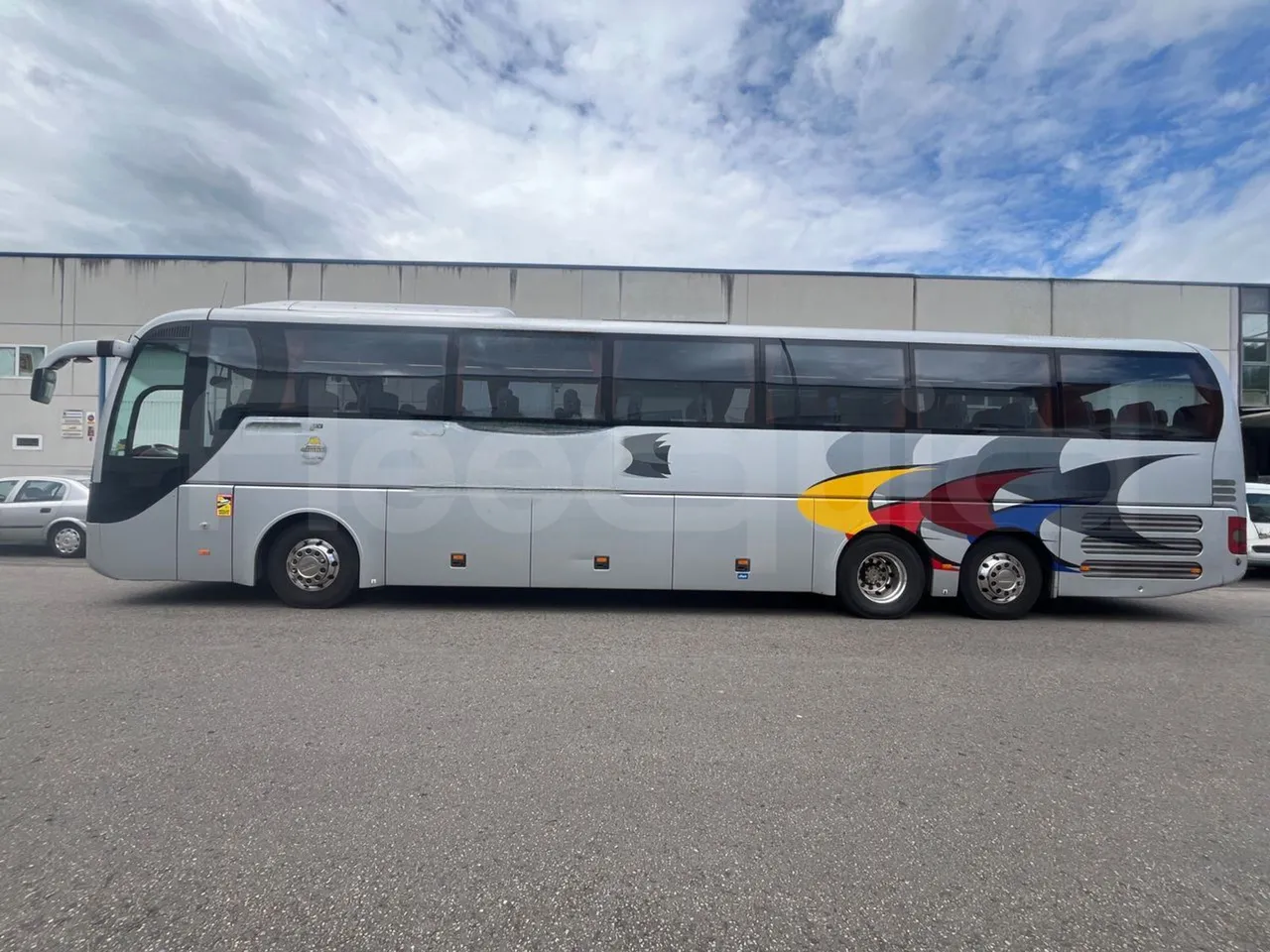Man Lion's Coach L-440/ Euro 5 - 324 Kw - 13.8 Mt - left side photo