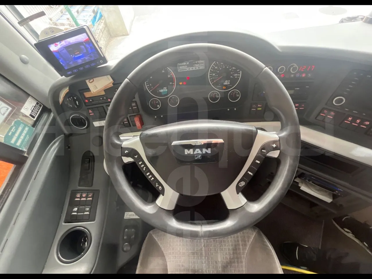 Man Lion's Coach L-440/ Euro 5 - 324 Kw - 13.8 Mt - steering wheel photo