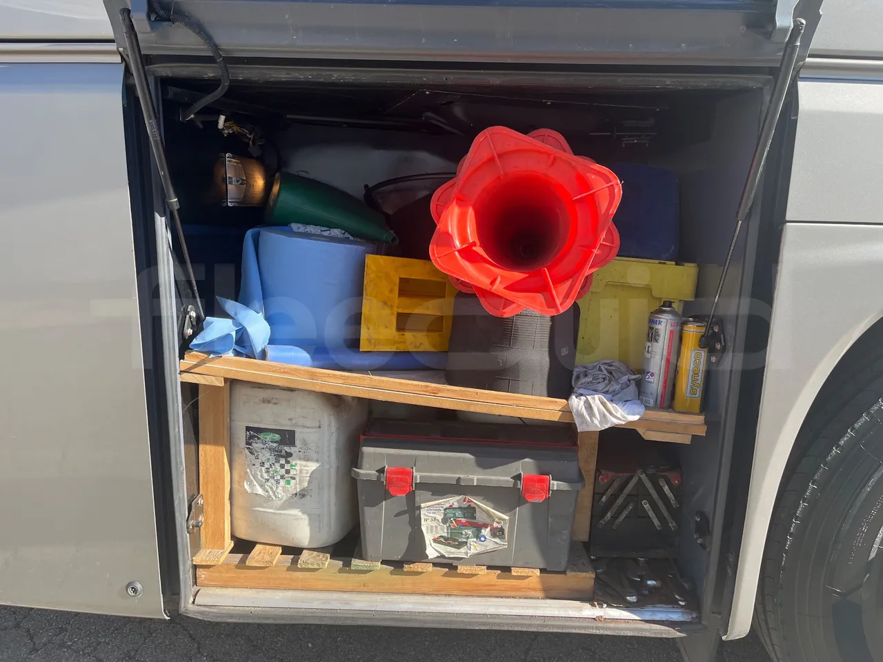 Vdl FUTURA FHD2 501R1 QILE GB01 | 139 - Euro5 - 300kW -13.945mt - external compartments photo