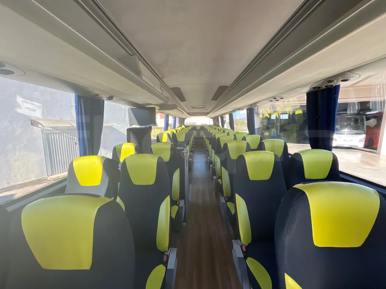 Vdl FUTURA FHD2 501R1 QILE GB01 | 139 - Euro5 - 300kW -13.945mt - reverse view middle aisle